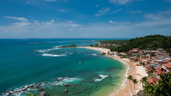 Vista panorámica de las playas de Morro de São Paulo en Bahía, Brasil. Viajes a Brasil, turismo de playa y paisajes costeros del noreste